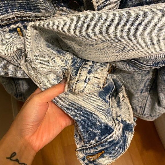 Distressed Acid Wash Denim Jacket - Picture 6 of 7